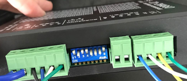 兩相低壓步進電機與電影控制器接線